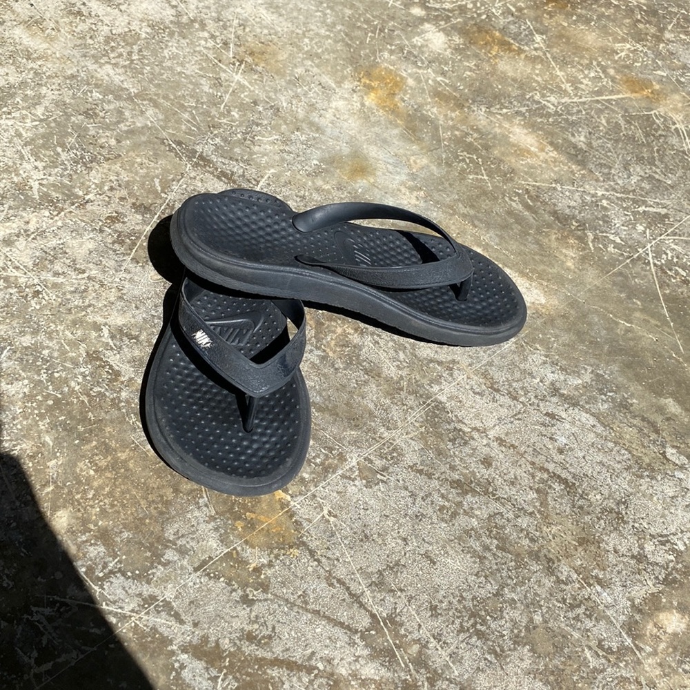 Nike boys sandals size 13